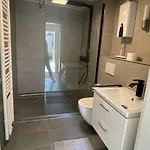 Oase Im Gruenen Hinterhof, Eg, Ruhe, Terrasse, Carport, Free Paytv, Kaffee&tee, Fahrraeder * Duisburg