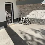Apartament Oase Im Gruenen Hinterhof, Eg, Ruhe, Terrasse, Carport, Free Paytv, Kaffee&tee, Fahrraeder Duisburg