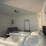 Apartament Oase Im Gruenen Hinterhof, Eg, Ruhe, Terrasse, Carport, Free Paytv, Kaffee&tee, Fahrraeder *