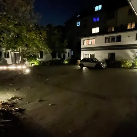 Oase Im Hinterhofhaus,terrasse, Fahrräder, Parkplatz, Ruhe, Netfilx