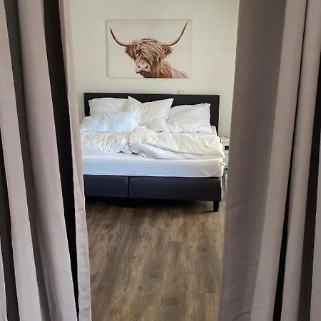 Apartment Oase Im Hinterhofhaus,terrasse, Fahrräder, Parkplatz, Ruhe, Netfilx *