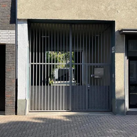 Oase Im Hinterhofhaus,terrasse, Fahrräder, Parkplatz, Ruhe, Netfilx Duisburg