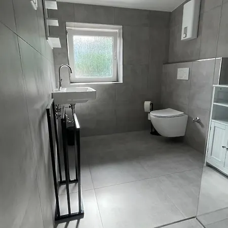 Oase Im Grünen Hinterhof, Eg, Ruhe, Terrasse, Carport, Free Paytv, Kaffee&tee, Fahrräder Duisburg