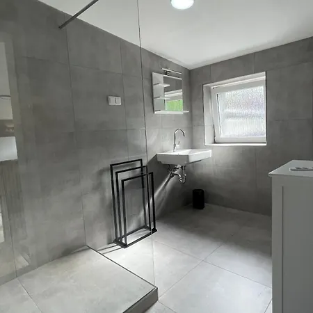 Oase Im Grünen Hinterhof, Eg, Ruhe, Terrasse, Carport, Free Paytv, Kaffee&tee, Fahrräder * Duisburg