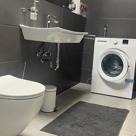 Oase Im Grünen Hinterhof, Eg, Ruhe, Terrasse, Carport, Free Paytv, Kaffee&tee, Fahrräder Apartamento Duisburg