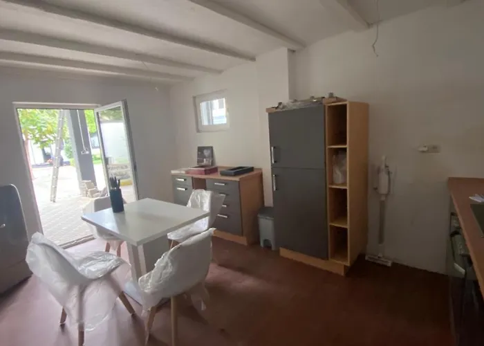 Oase Im Gruenen Hinterhof, Eg, Ruhe, Terrasse, Carport, Free Paytv, Kaffee&tee, Fahrraeder Apartman *