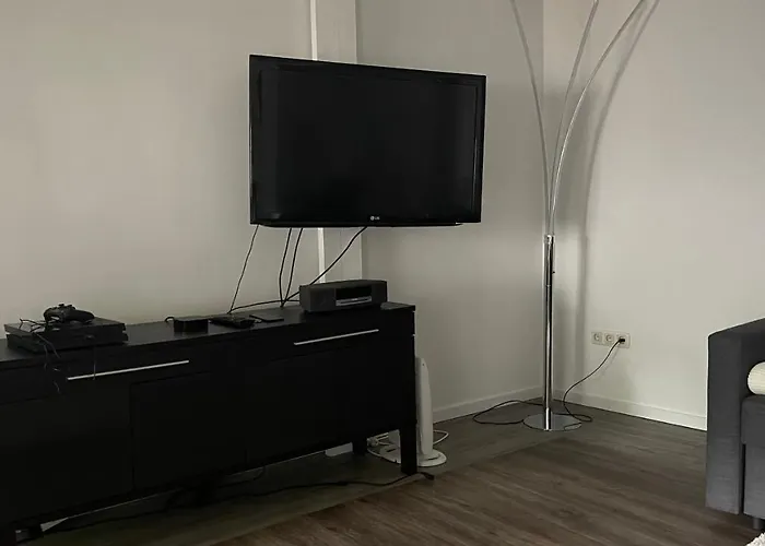 Oase Im Gruenen Hinterhof, Eg, Ruhe, Terrasse, Carport, Free Paytv, Kaffee&tee, Fahrraeder Apartman *