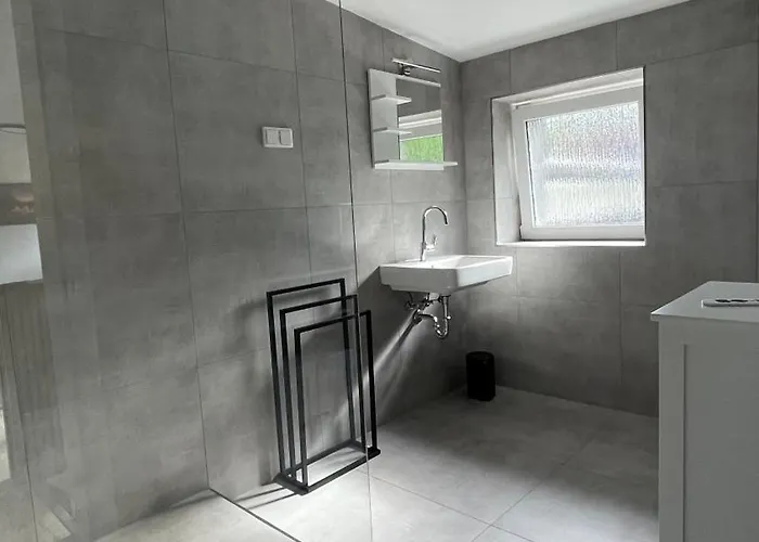 Oase Im Gruenen Hinterhof, Eg, Ruhe, Terrasse, Carport, Free Paytv, Kaffee&tee, Fahrraeder * Duisburg