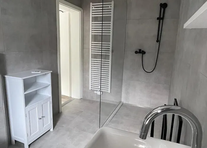 Oase Im Gruenen Hinterhof, Eg, Ruhe, Terrasse, Carport, Free Paytv, Kaffee&tee, Fahrraeder Apartman