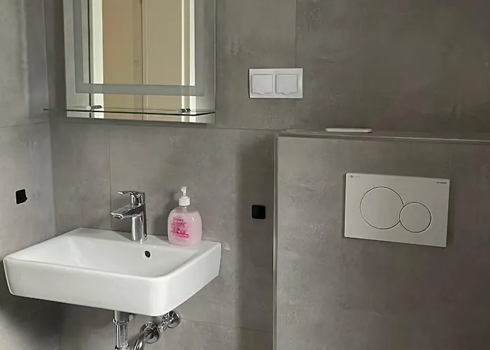 Oase Im Gruenen Hinterhof, Eg, Ruhe, Terrasse, Carport, Free Paytv, Kaffee&tee, Fahrraeder Apartman *