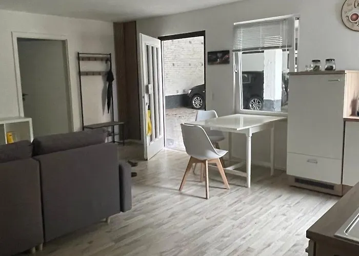 Oase Im Gruenen Hinterhof, Eg, Ruhe, Terrasse, Carport, Free Paytv, Kaffee&tee, Fahrraeder Apartman *